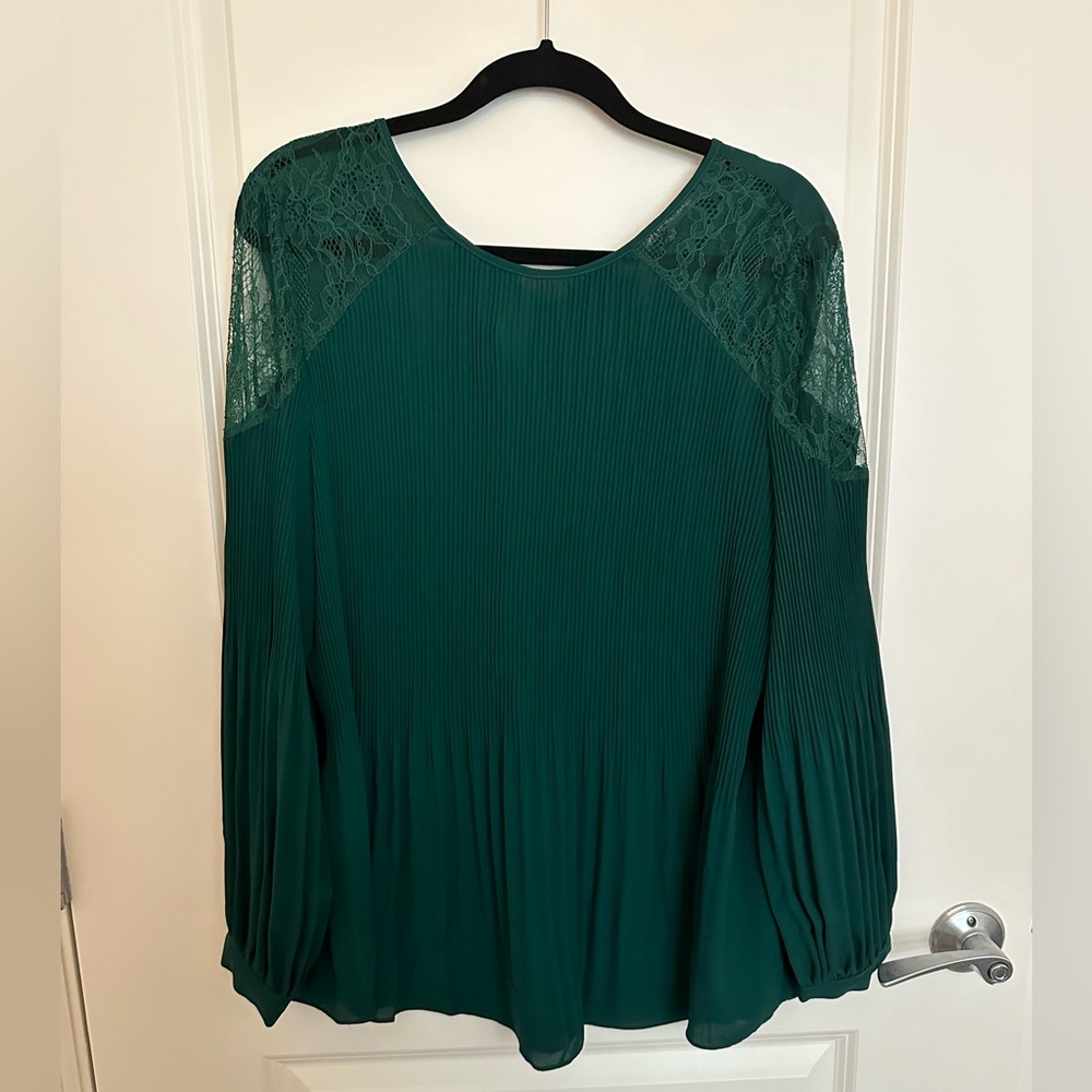 Lace shoulder pleated blouse